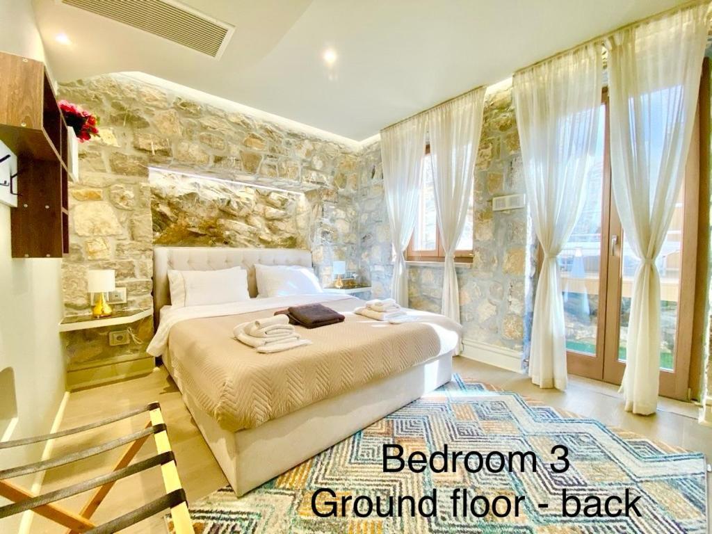 Villasonboard Rock Villa 3 Bed, 3 Bath, Jacuzzi, Seaside Ерміоні Екстер'єр фото