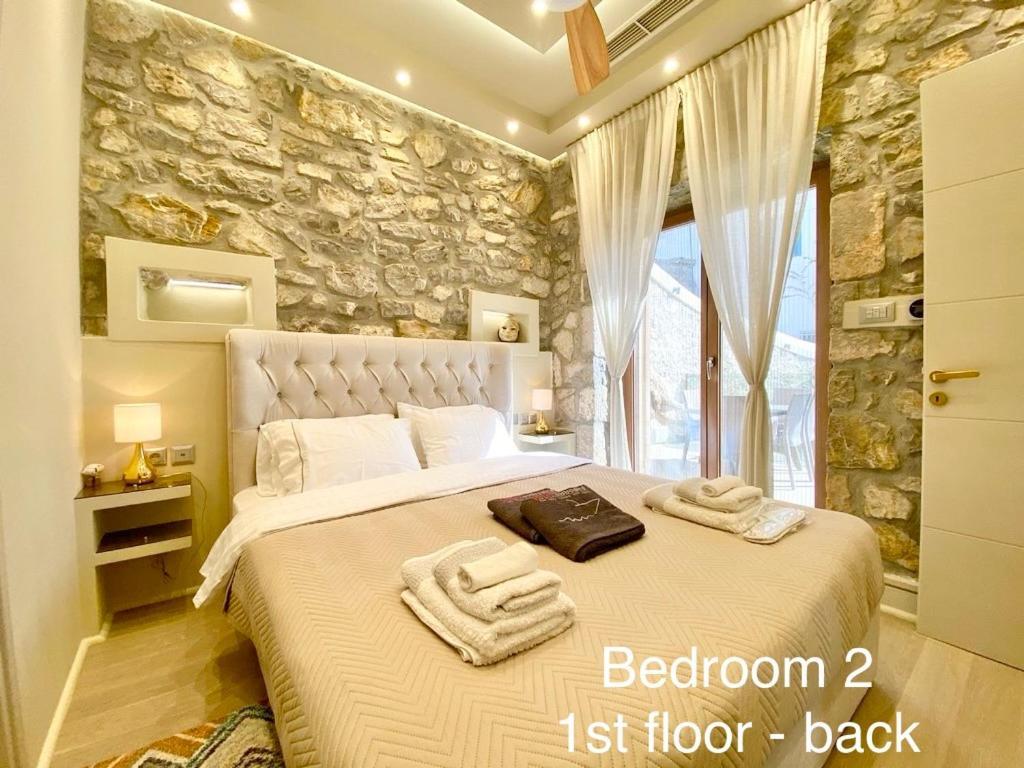 Villasonboard Rock Villa 3 Bed, 3 Bath, Jacuzzi, Seaside Ерміоні Екстер'єр фото