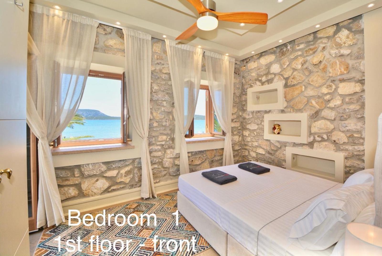 Villasonboard Rock Villa 3 Bed, 3 Bath, Jacuzzi, Seaside Ерміоні Екстер'єр фото
