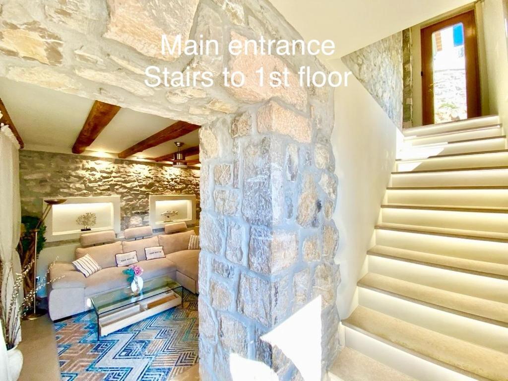 Villasonboard Rock Villa 3 Bed, 3 Bath, Jacuzzi, Seaside Ерміоні Екстер'єр фото