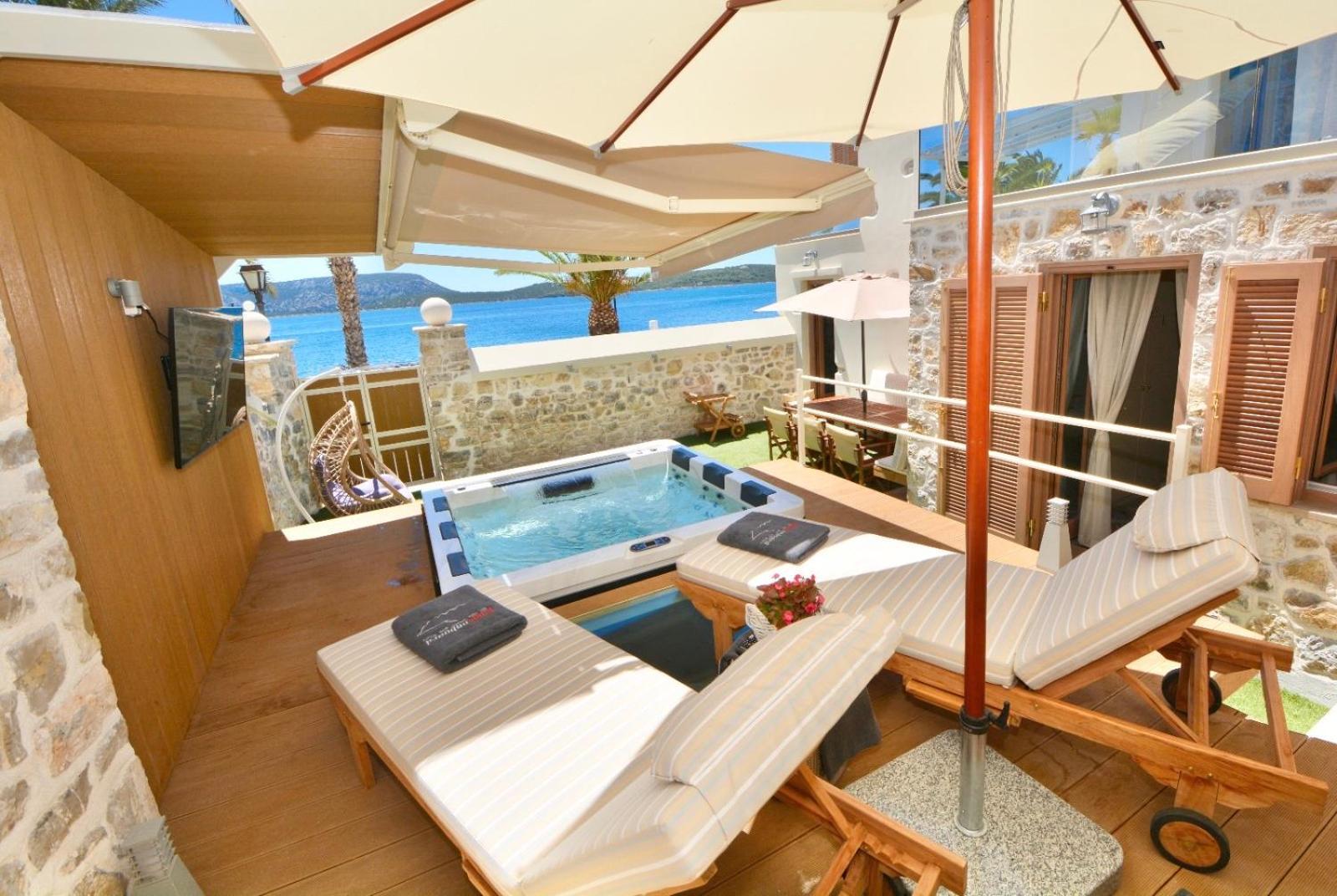 Villasonboard Rock Villa 3 Bed, 3 Bath, Jacuzzi, Seaside Ерміоні Екстер'єр фото